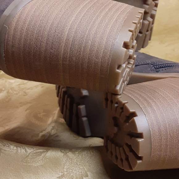 UNIVERSAL TREAD Faux Leather Lace Up High Chunky Heel Ankle Booties Size 9 Brown - Picture 6 of 10